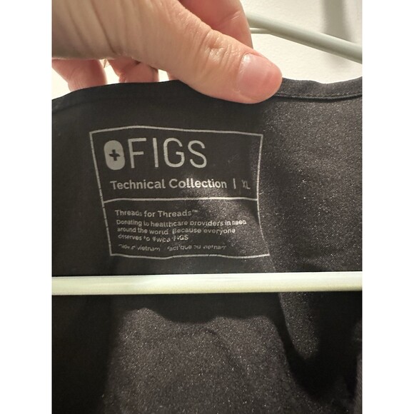 Figs technical collection scrub top XL 2 Side Pocket V Neck Short Sleeve - Picture 2 of 3